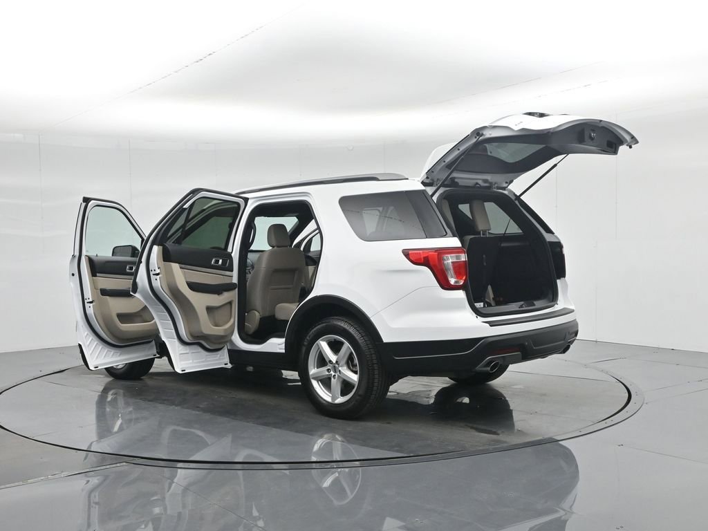 Used 2018 Ford Explorer XLT image 37