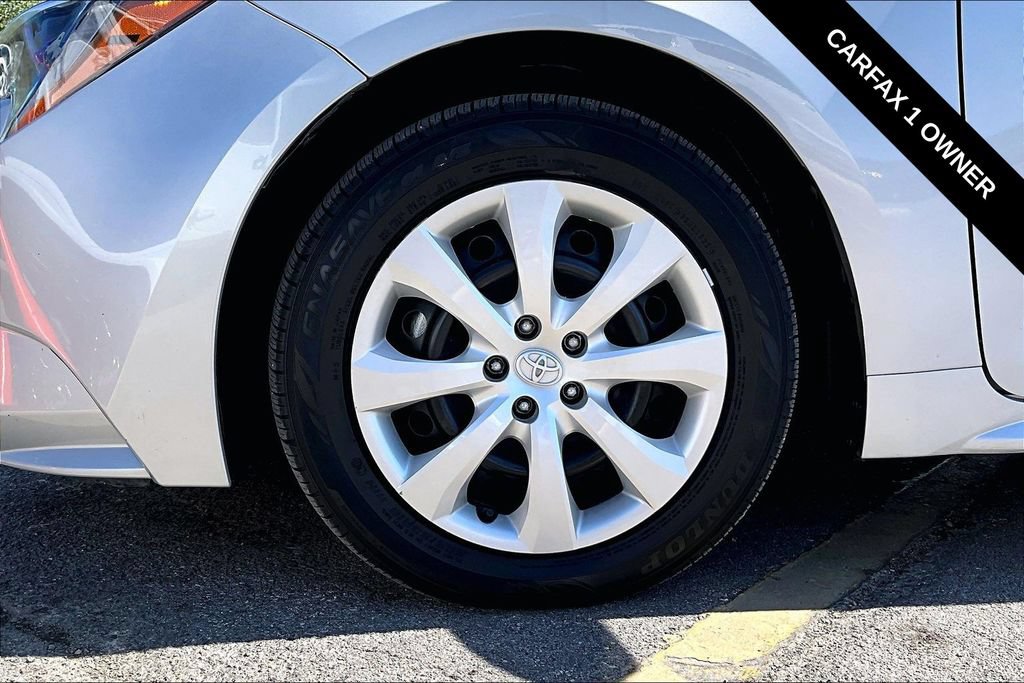 Used 2025 Toyota Corolla LE FWD image 32