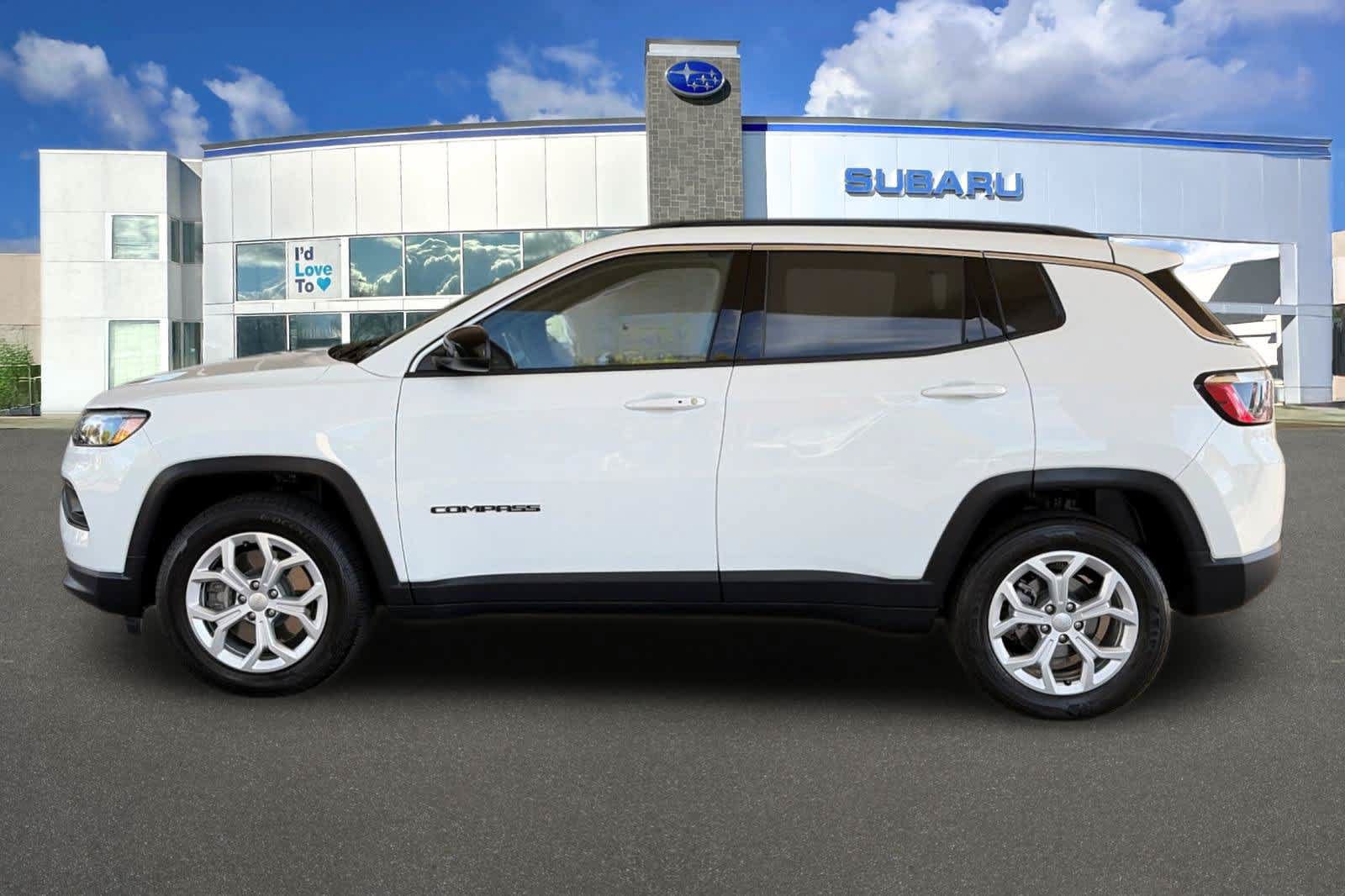 Used 2024 Jeep Compass Latitude AWD/4WD image 8
