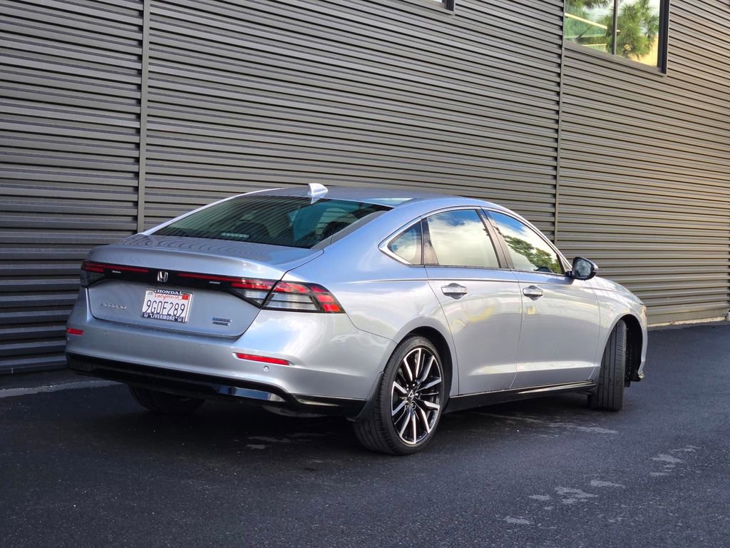 Used 2023 Honda Accord Touring image 4