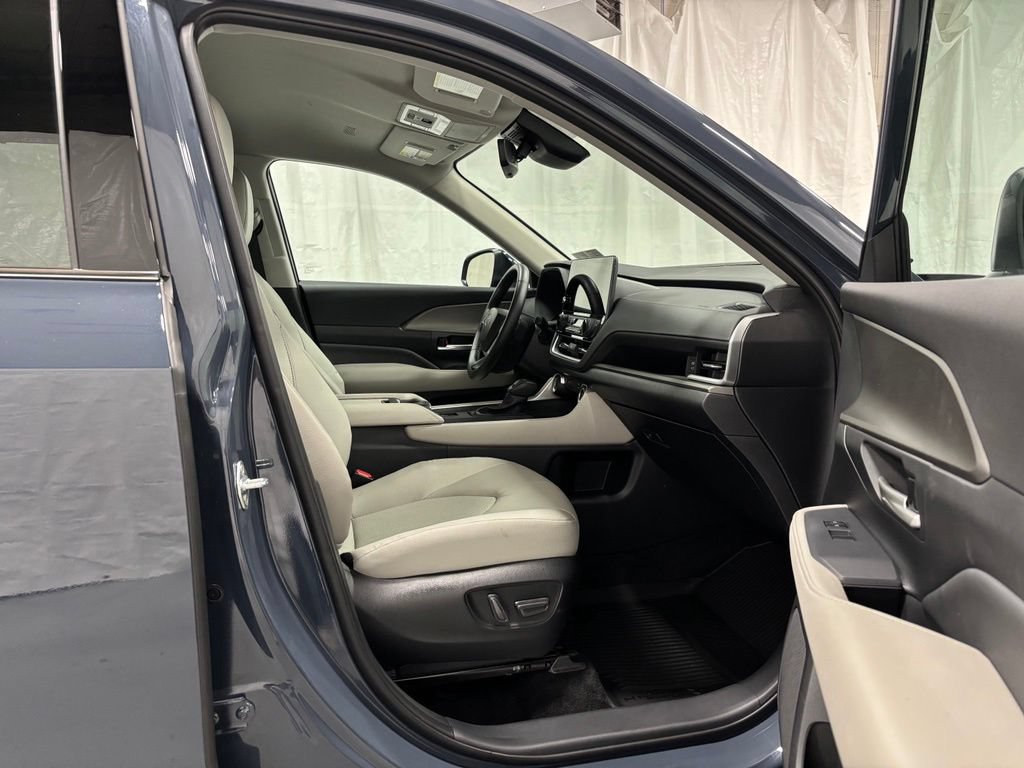 Used 2025 Toyota Grand Highlander AWD image 62