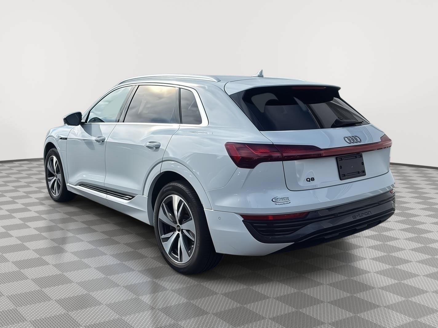 Used 2024 Audi Q8 e-tron Premium Plus w/ Premium Plus Package AWD/4WD image 12