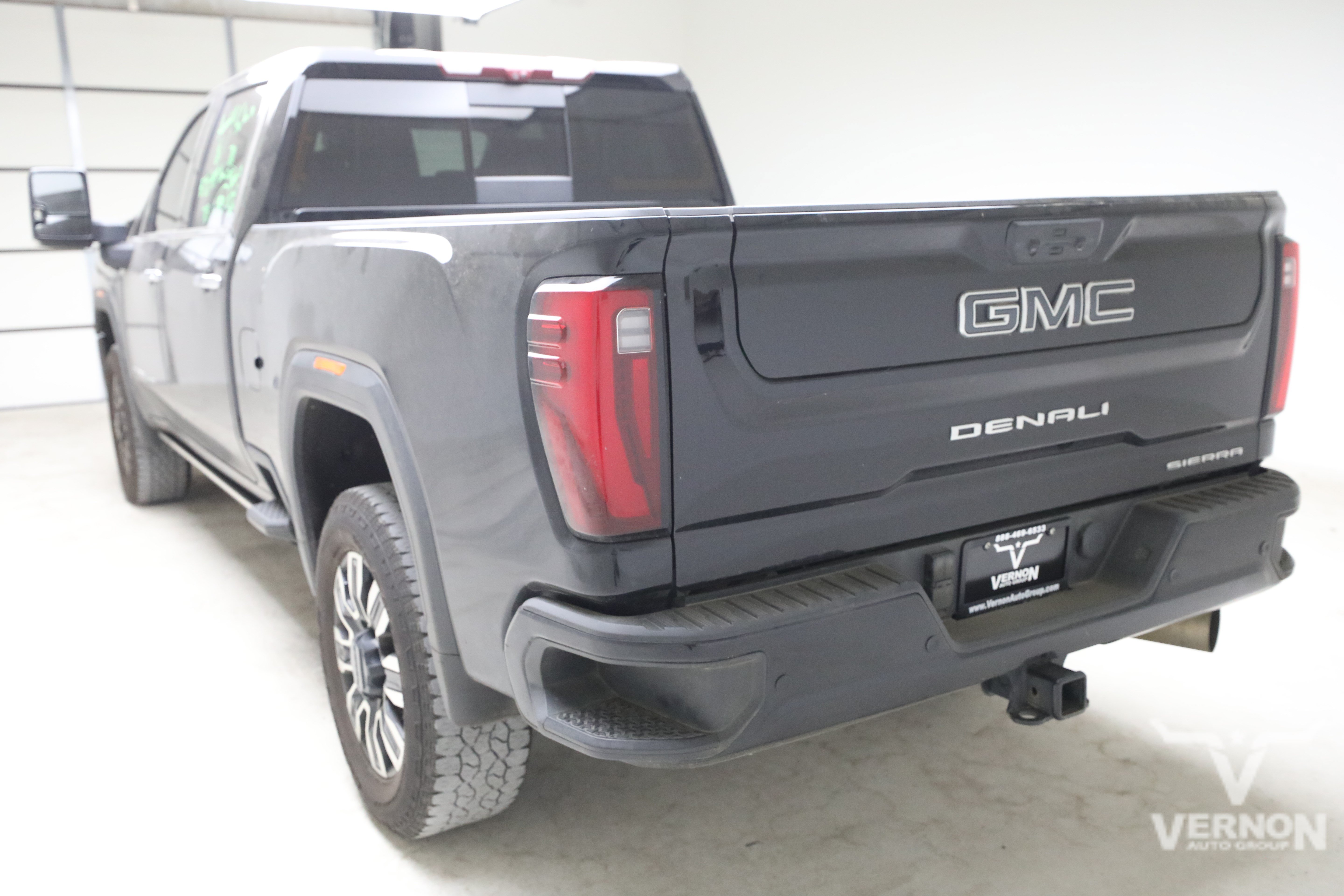 Used 2024 GMC Sierra 2500 Denali Ultimate AWD/4WD image 2