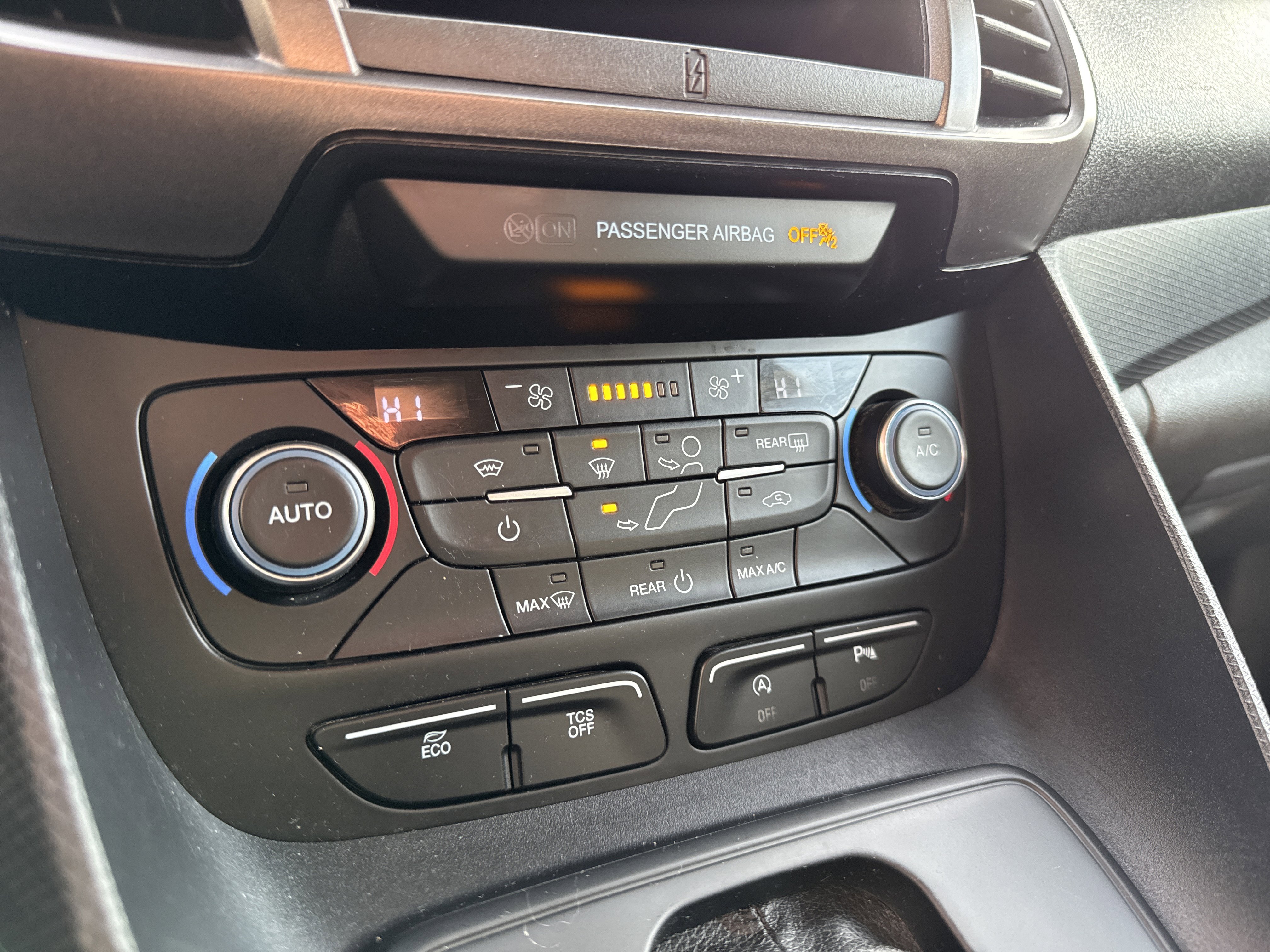 Used 2022 Ford Transit Connect XLT image 22