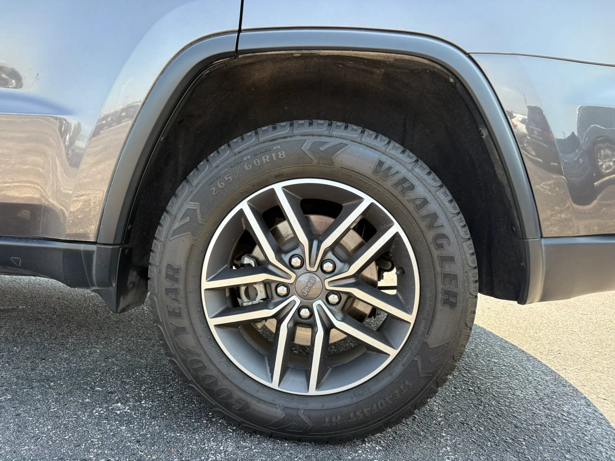 Used 2020 Jeep Grand Cherokee Limited AWD/4WD image 27