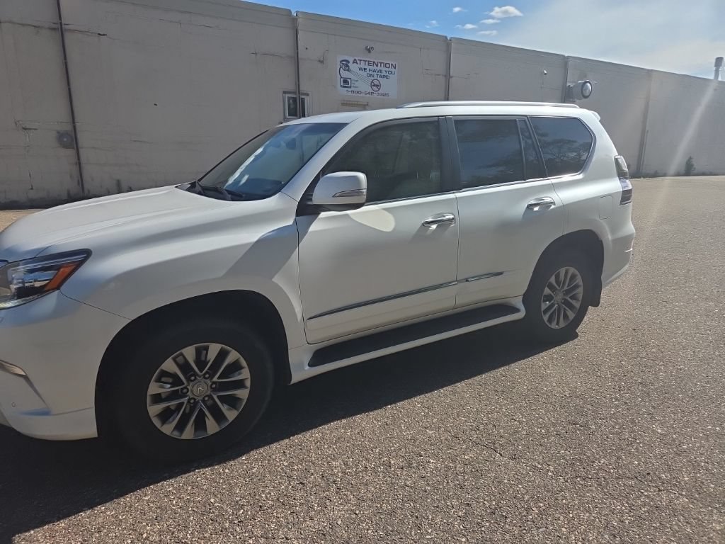 Used 2016 Lexus GX 460 Luxury AWD/4WD image 3
