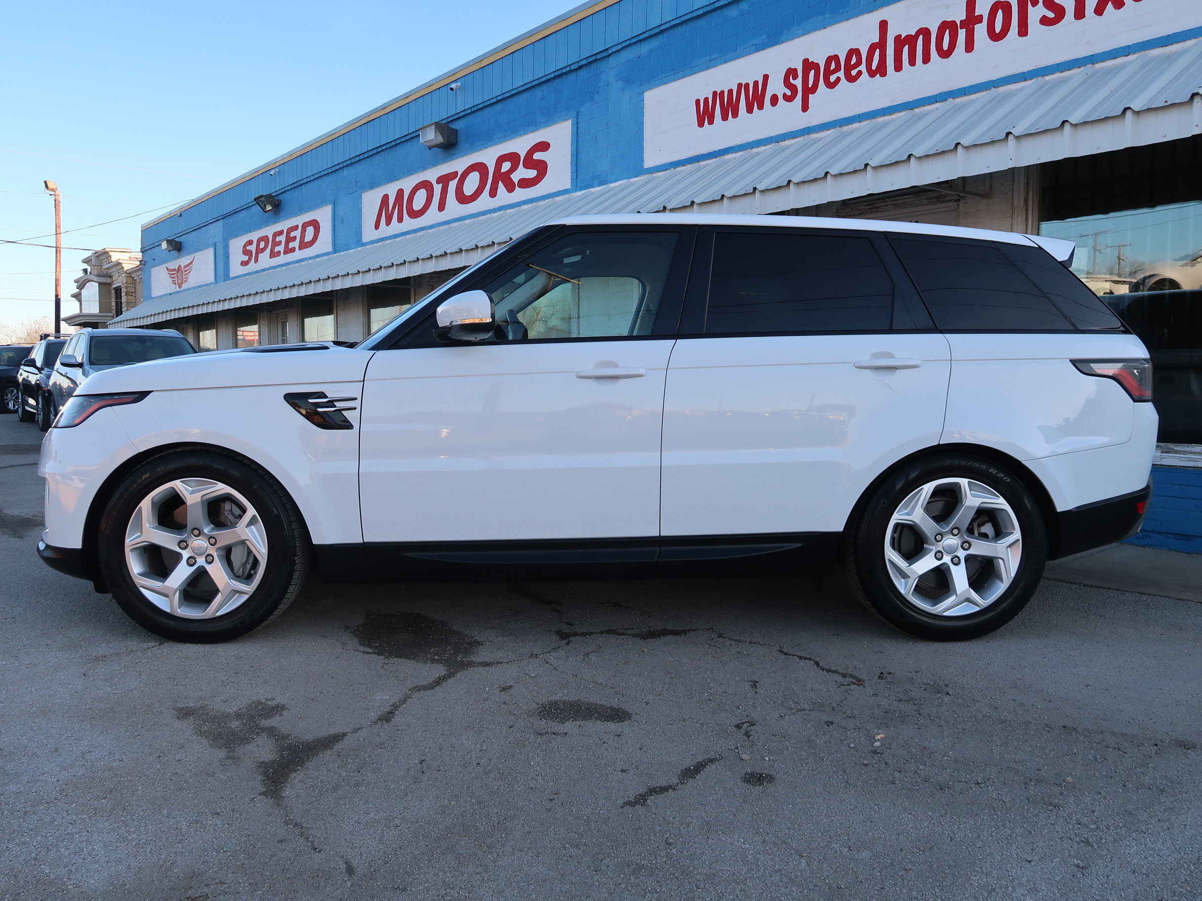 Used 2018 Land Rover Range Rover Sport SE image 3