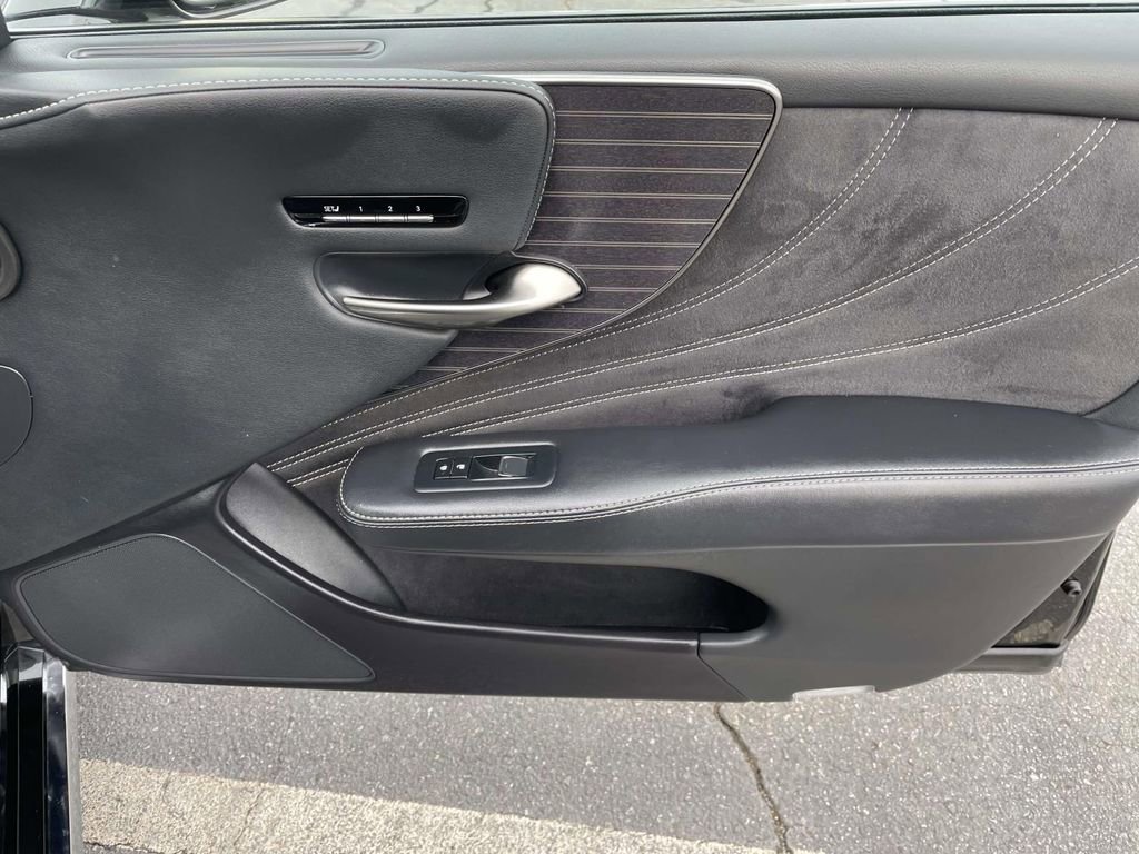 Used 2020 Lexus LS 500 w/ Accessory Package (Z2) image 47