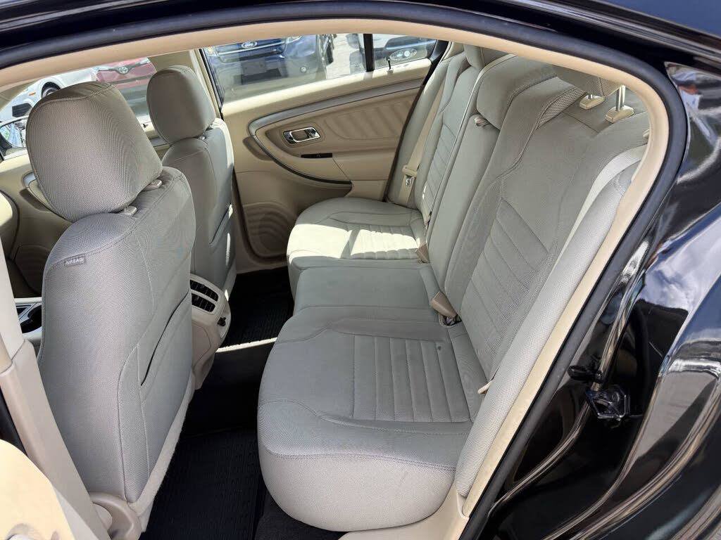 Used 2014 Ford Taurus SE FWD image 7