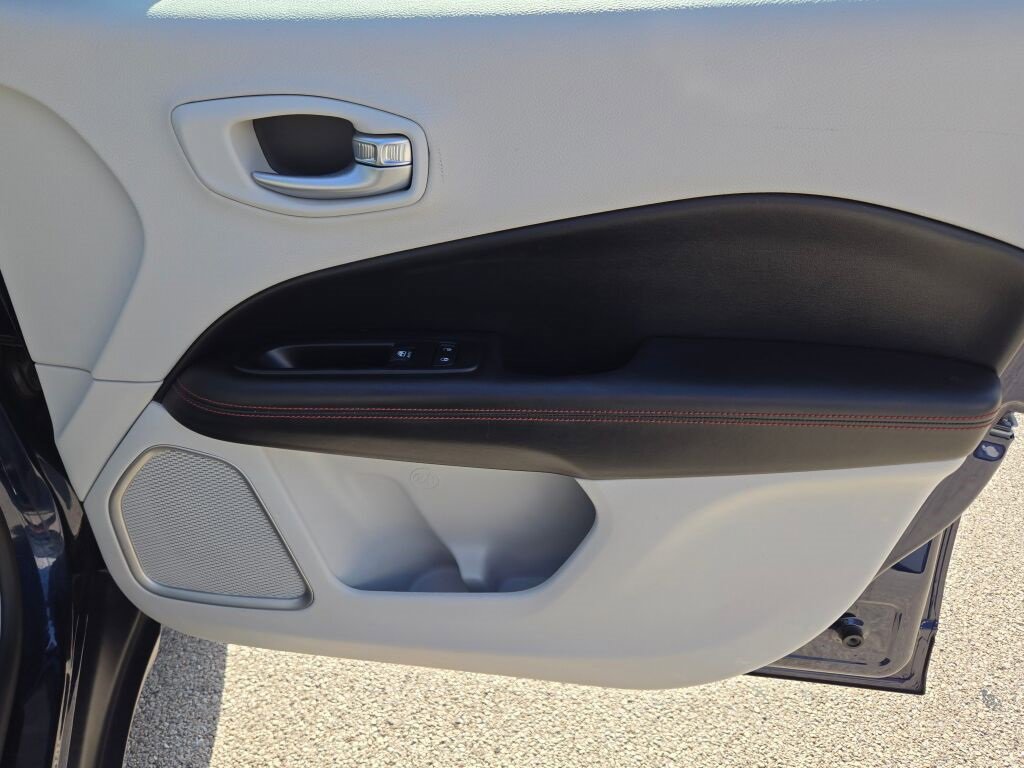 Used 2018 Jeep Compass Limited w/ Navigation Group image 5