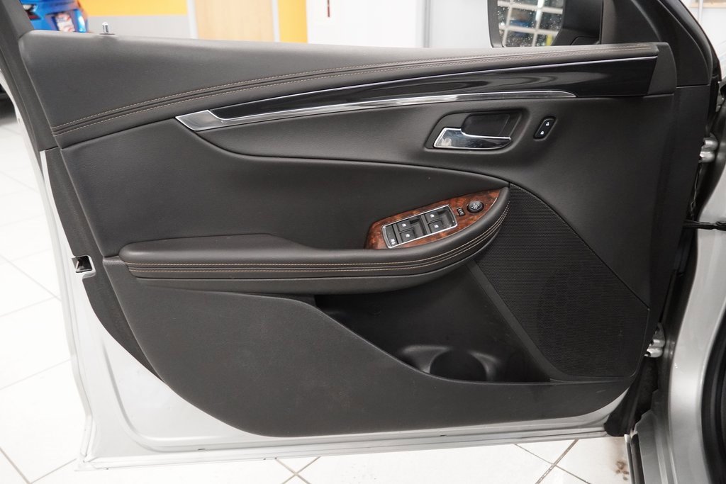 Used 2015 Chevrolet Impala LT w/ Convenience Package image 16