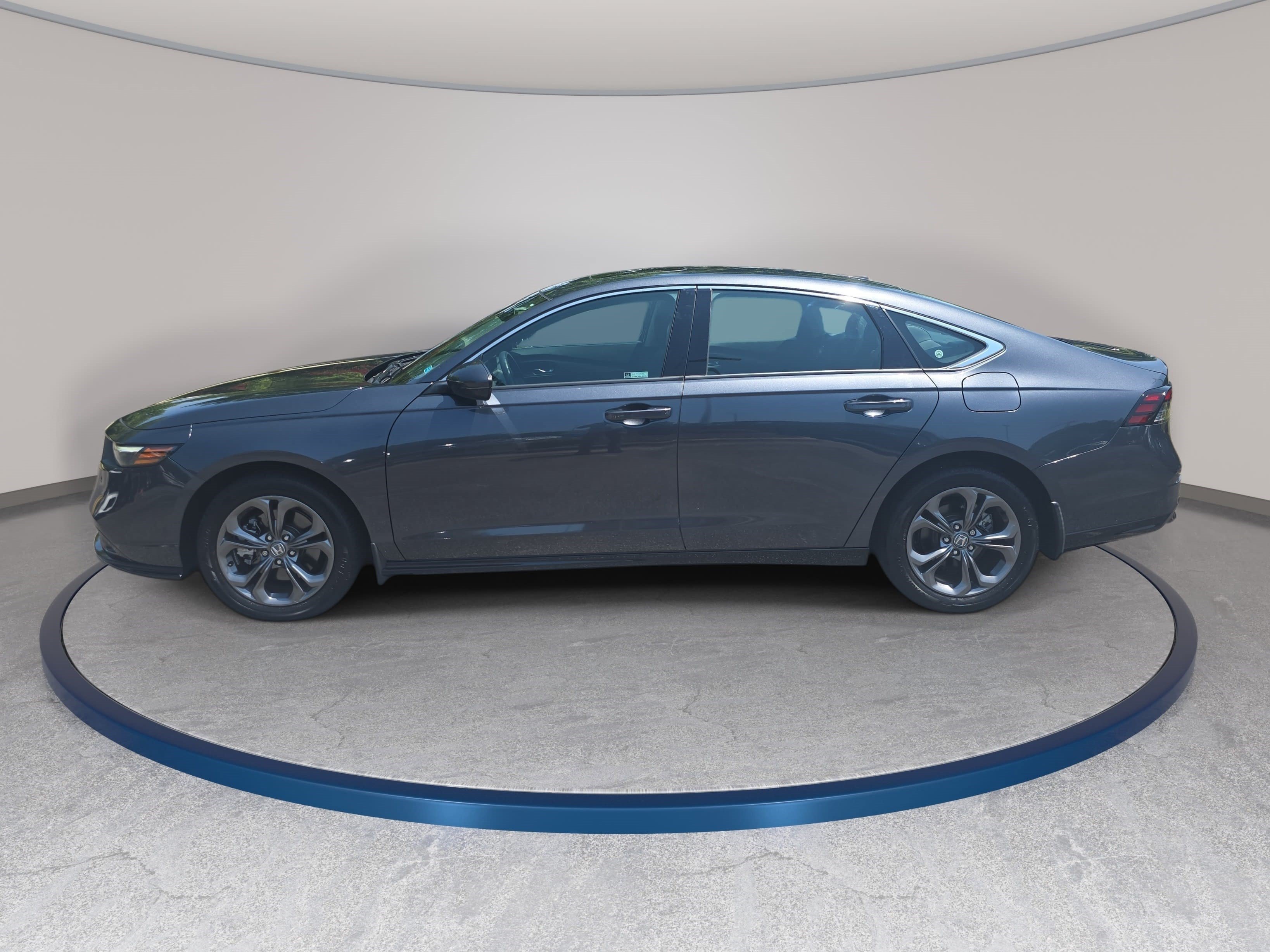 Used 2023 Honda Accord EX-L image 8