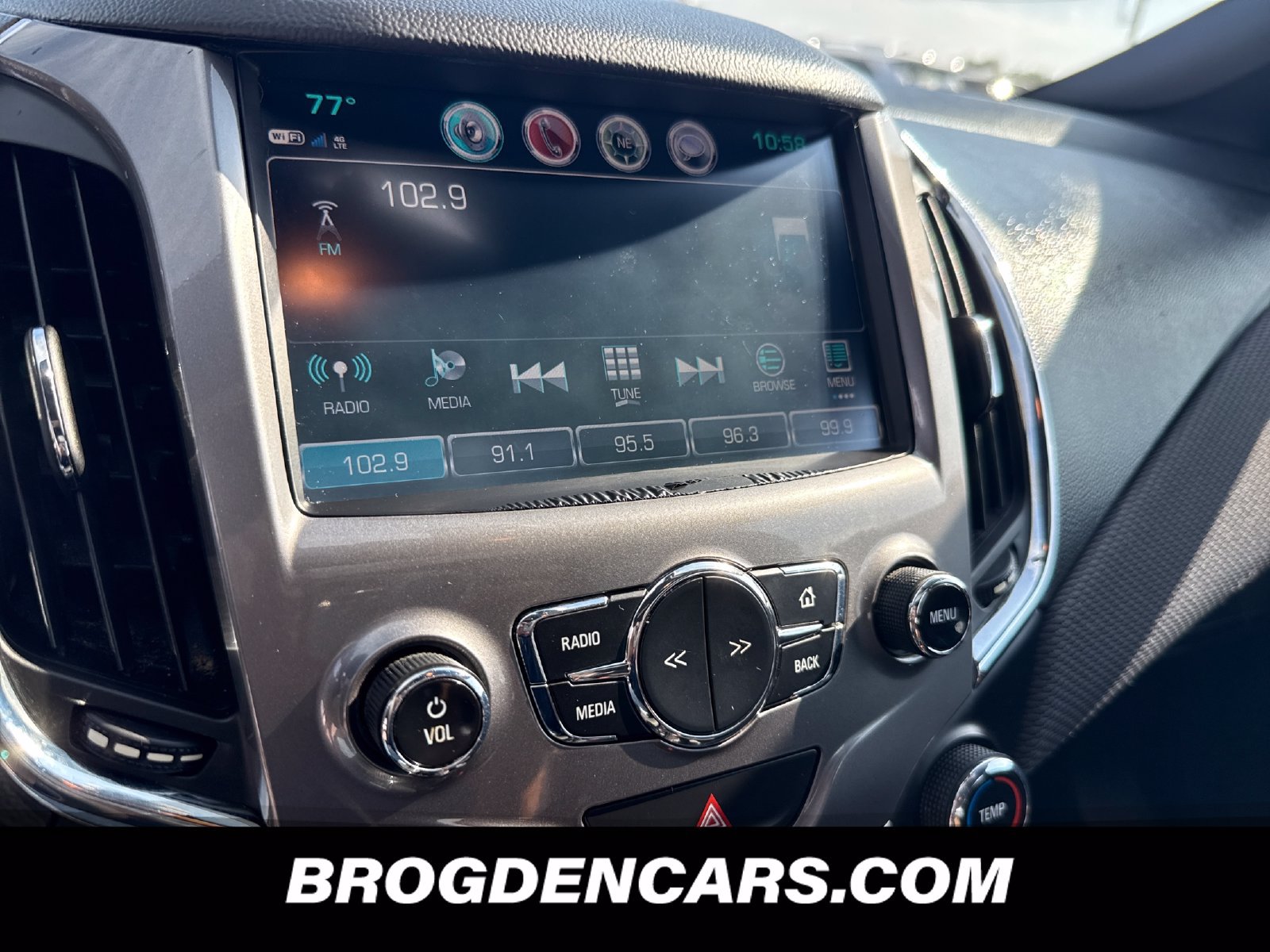 Used 2017 Chevrolet Cruze LT w/ Sun And Sound Package FWD image 7