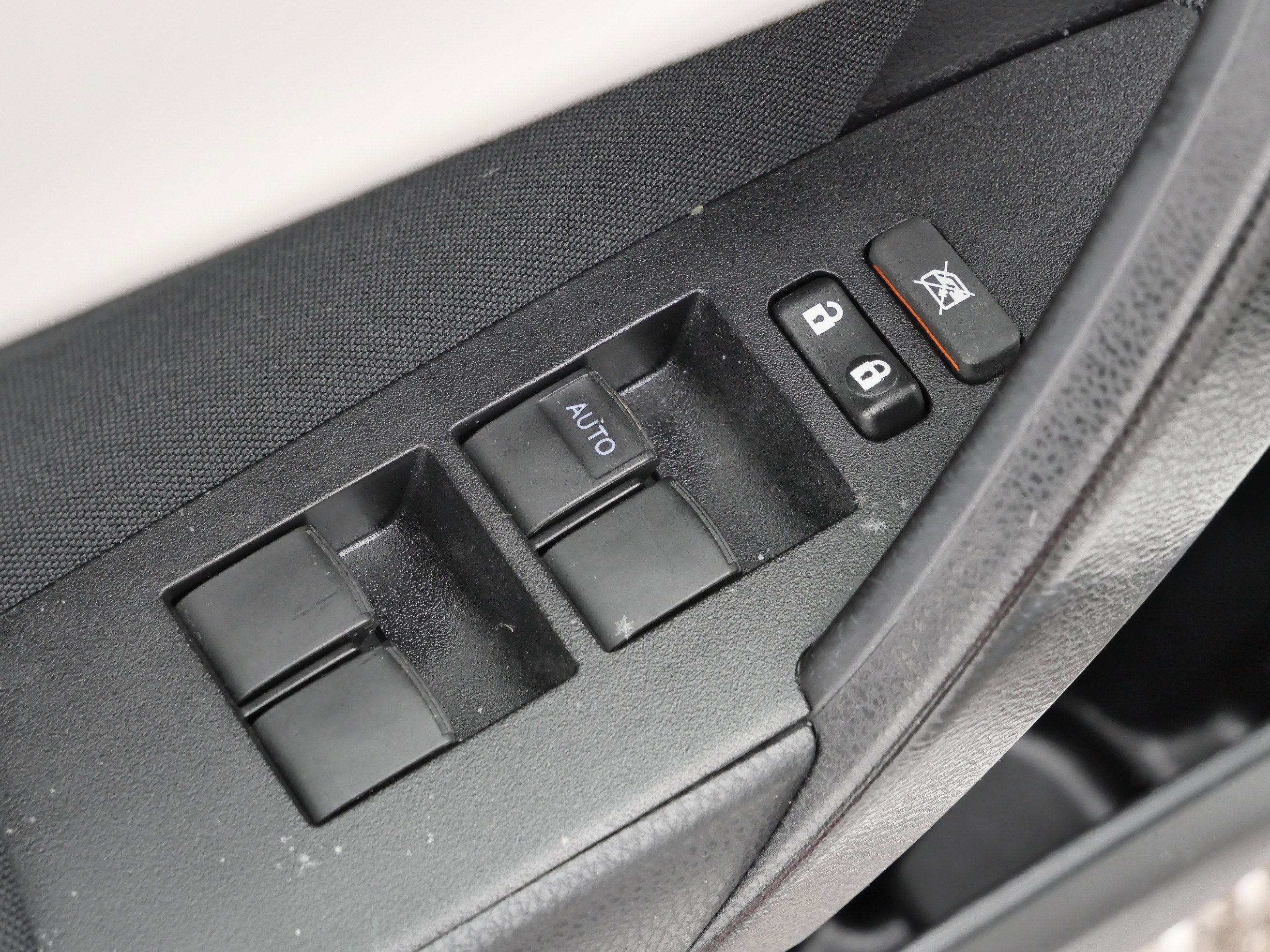 Used 2018 Toyota Corolla LE image 19