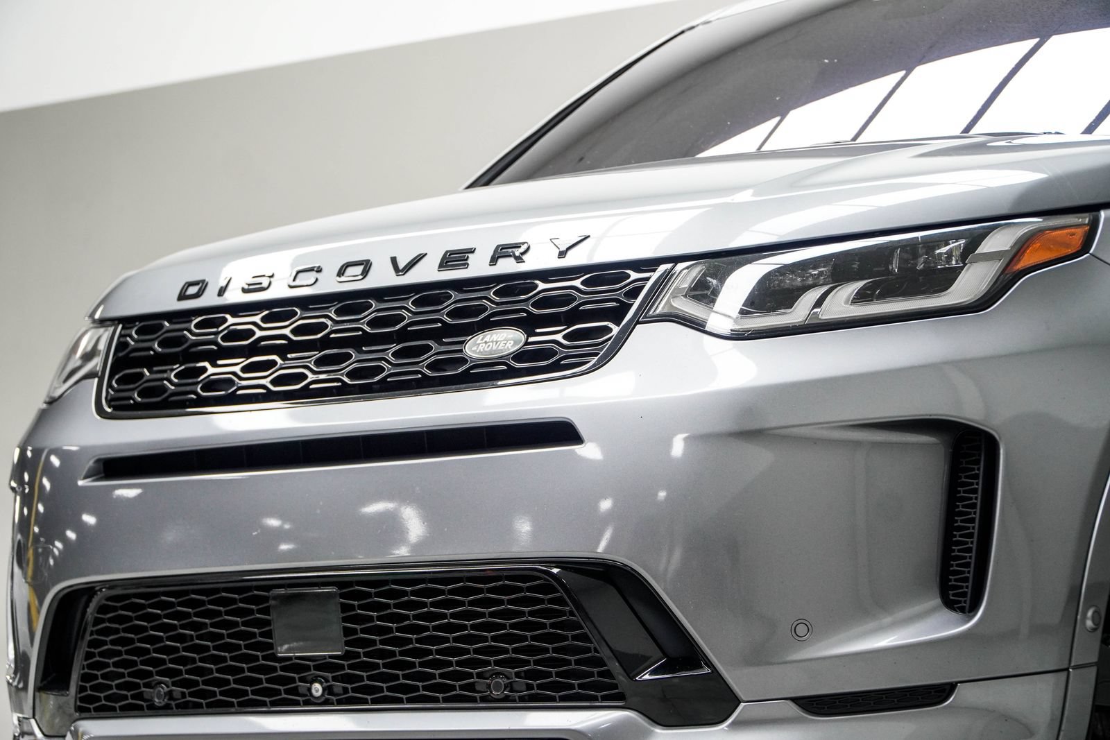 Used 2021 Land Rover Discovery Sport S R-Dynamic AWD/4WD image 2