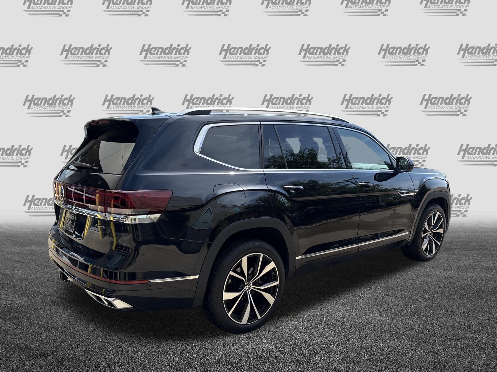Used 2024 Volkswagen Atlas SEL Premium R-Line AWD/4WD image 10
