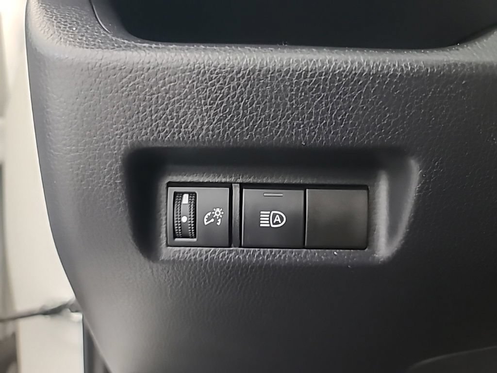 Used 2025 Toyota RAV4 LE AWD/4WD image 27
