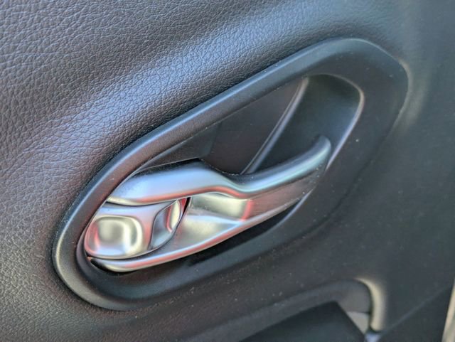 Used 2014 Jeep Cherokee Latitude FWD image 25