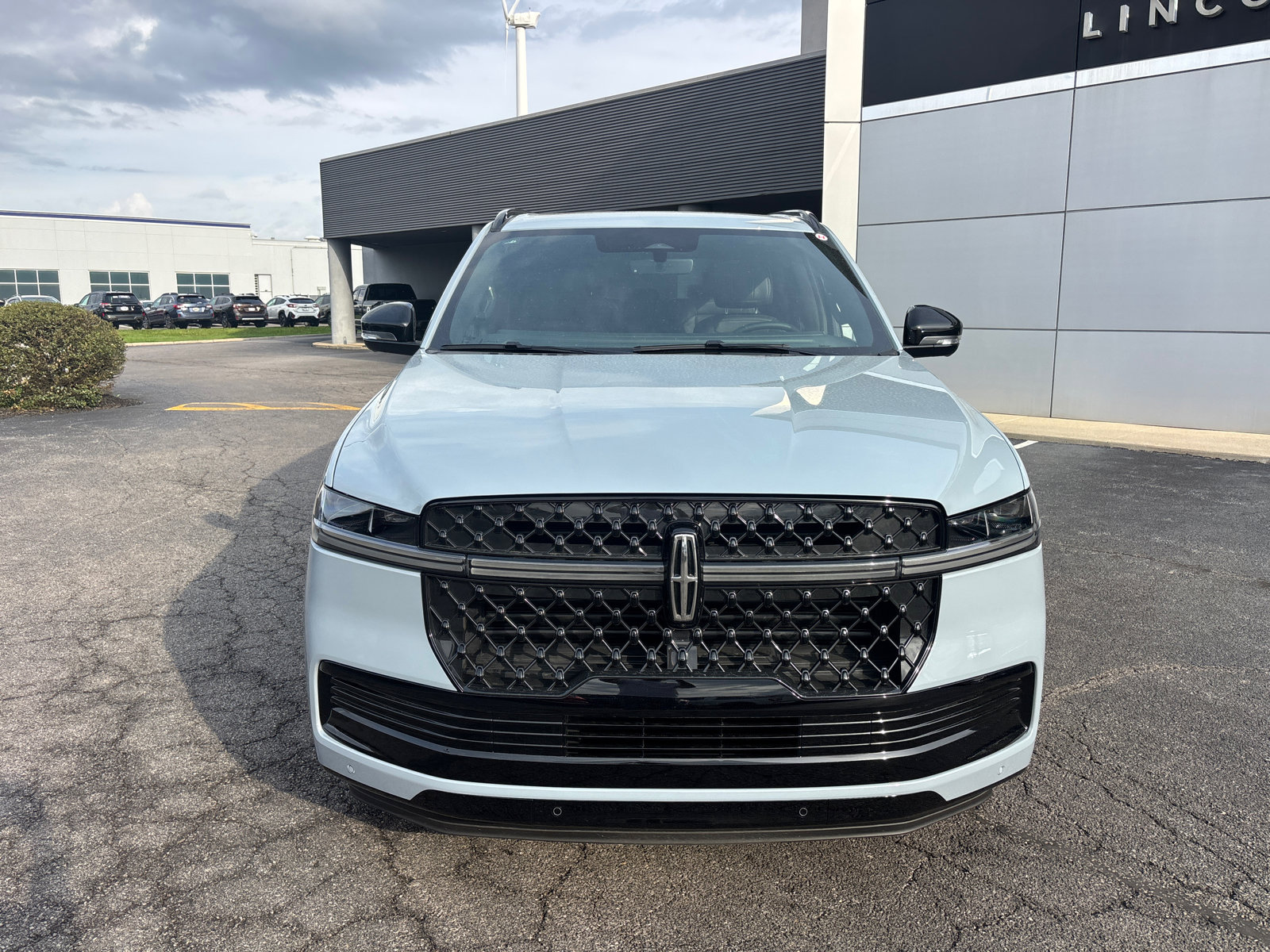 New 2025 Lincoln Navigator Reserve w/ Jet Appearance Package image 2