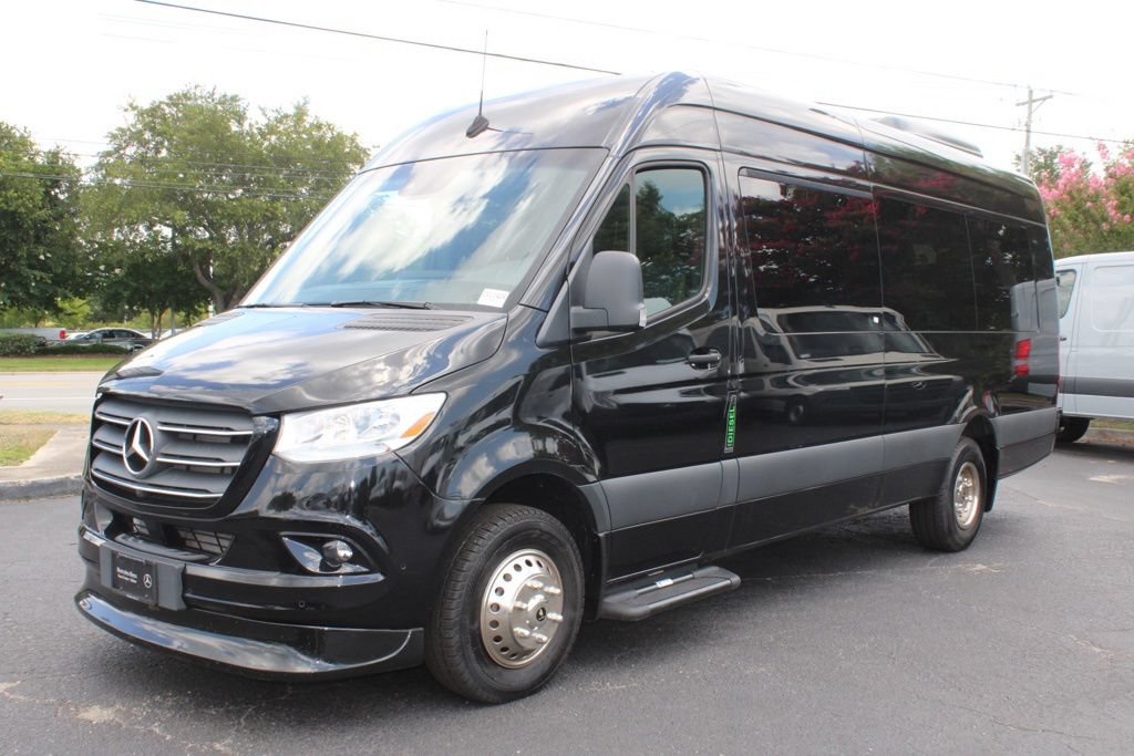 Used 2023 Mercedes-Benz Sprinter 3500 video 2