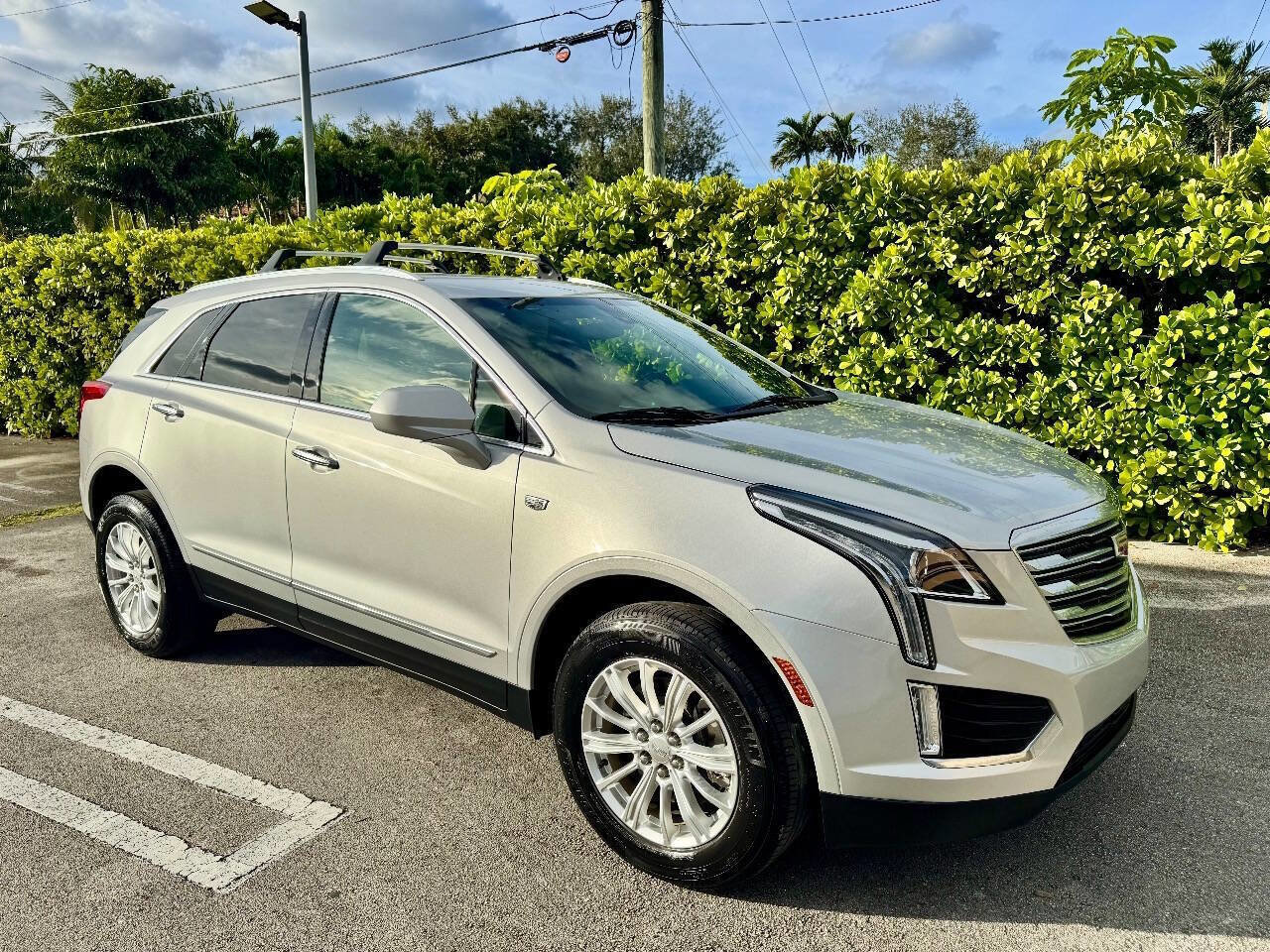 Used 2019 Cadillac XT5 FWD image 2