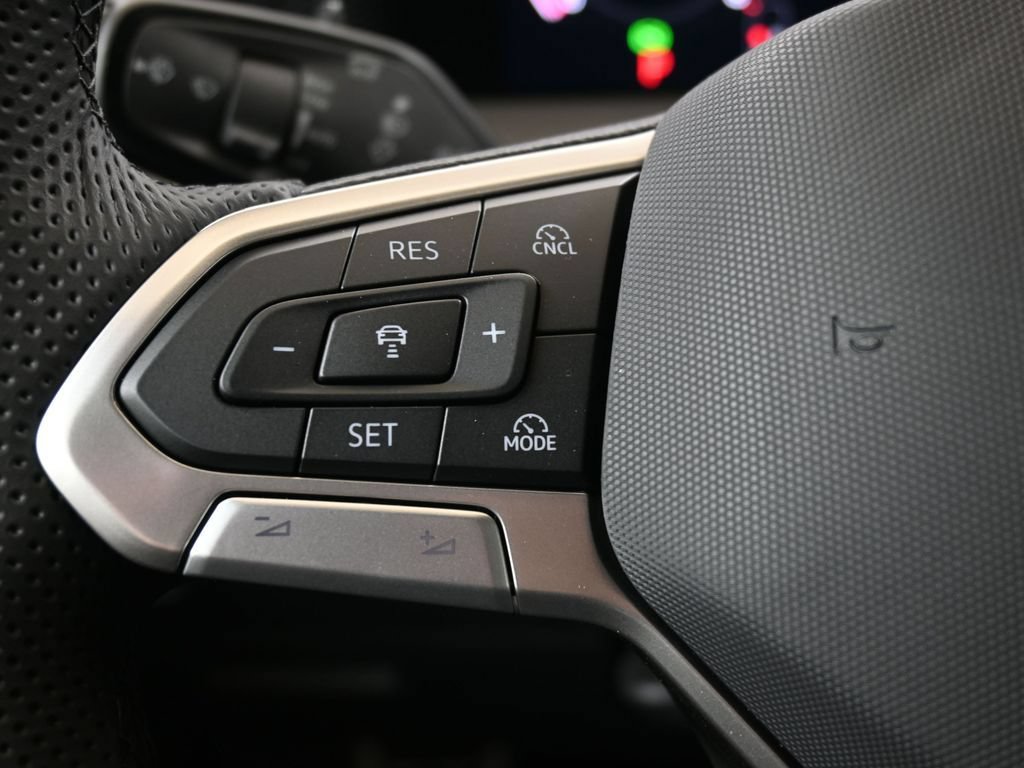 Used 2026 Volkswagen Tiguan SE R-Line AWD/4WD image 26