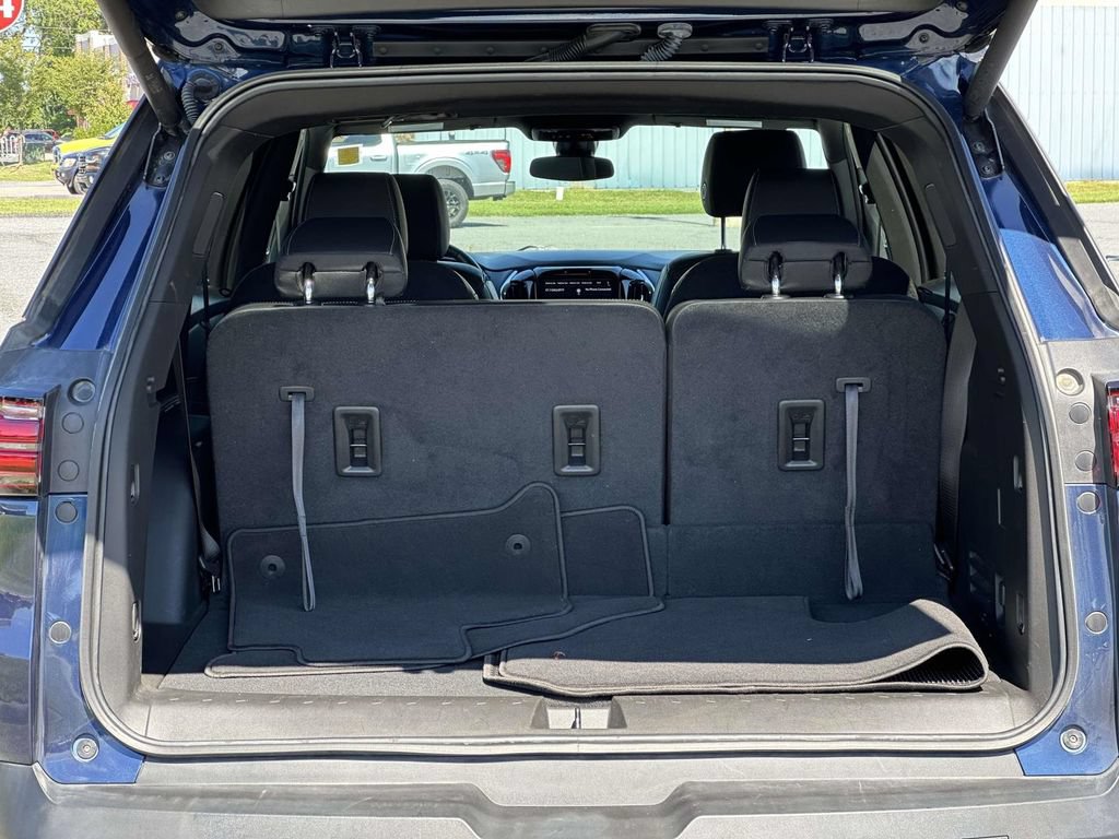 Used 2023 Chevrolet Traverse LT AWD/4WD image 13