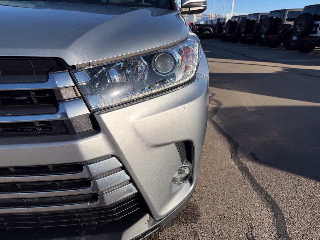 Used 2019 Toyota Highlander Limited AWD/4WD image 5