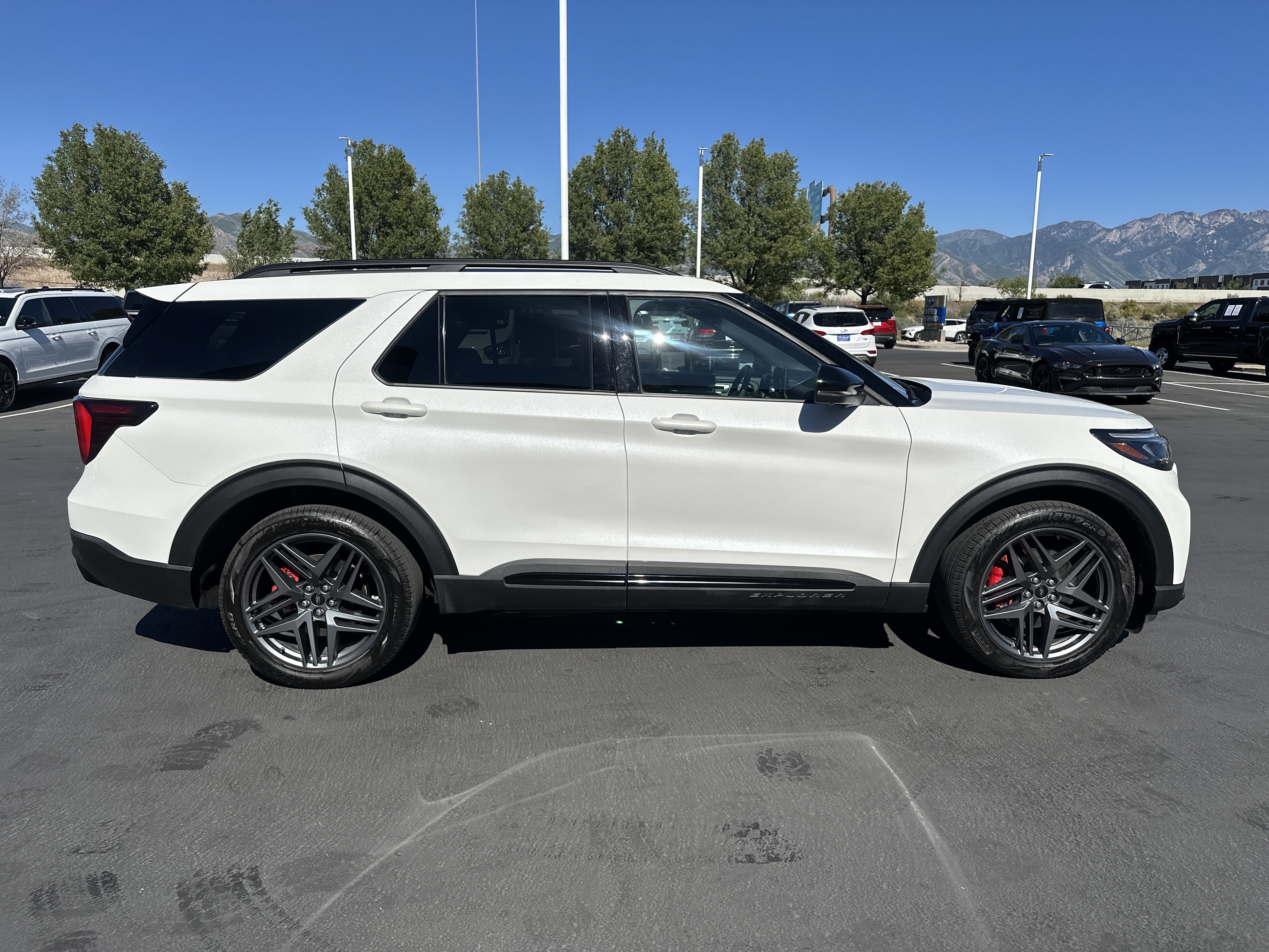 Used 2025 Ford Explorer ST w/ Sun And Sound Package AWD/4WD image 6