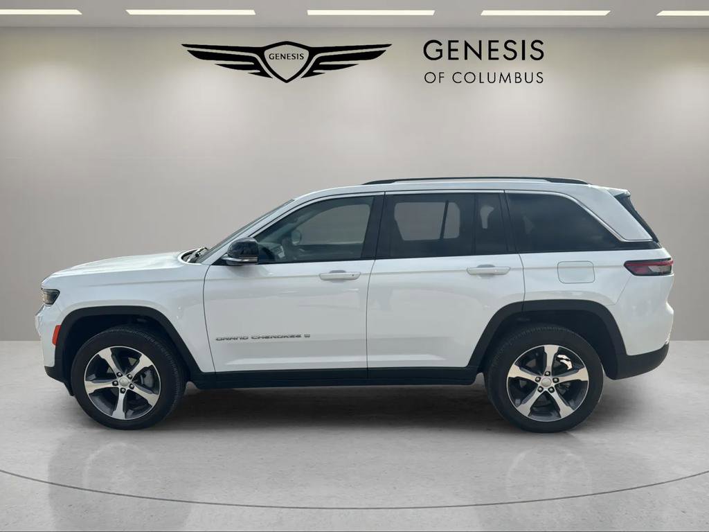 Used 2023 Jeep Grand Cherokee Limited image 2