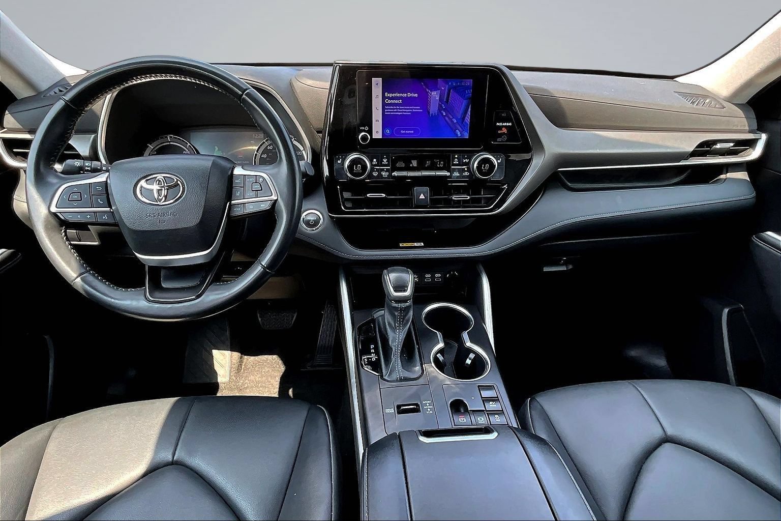 Used 2023 Toyota Highlander XLE FWD image 6