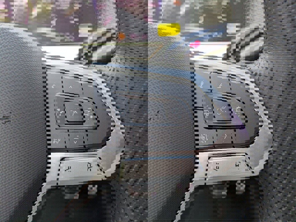 New 2025 Volkswagen Tiguan SE R-Line image 18