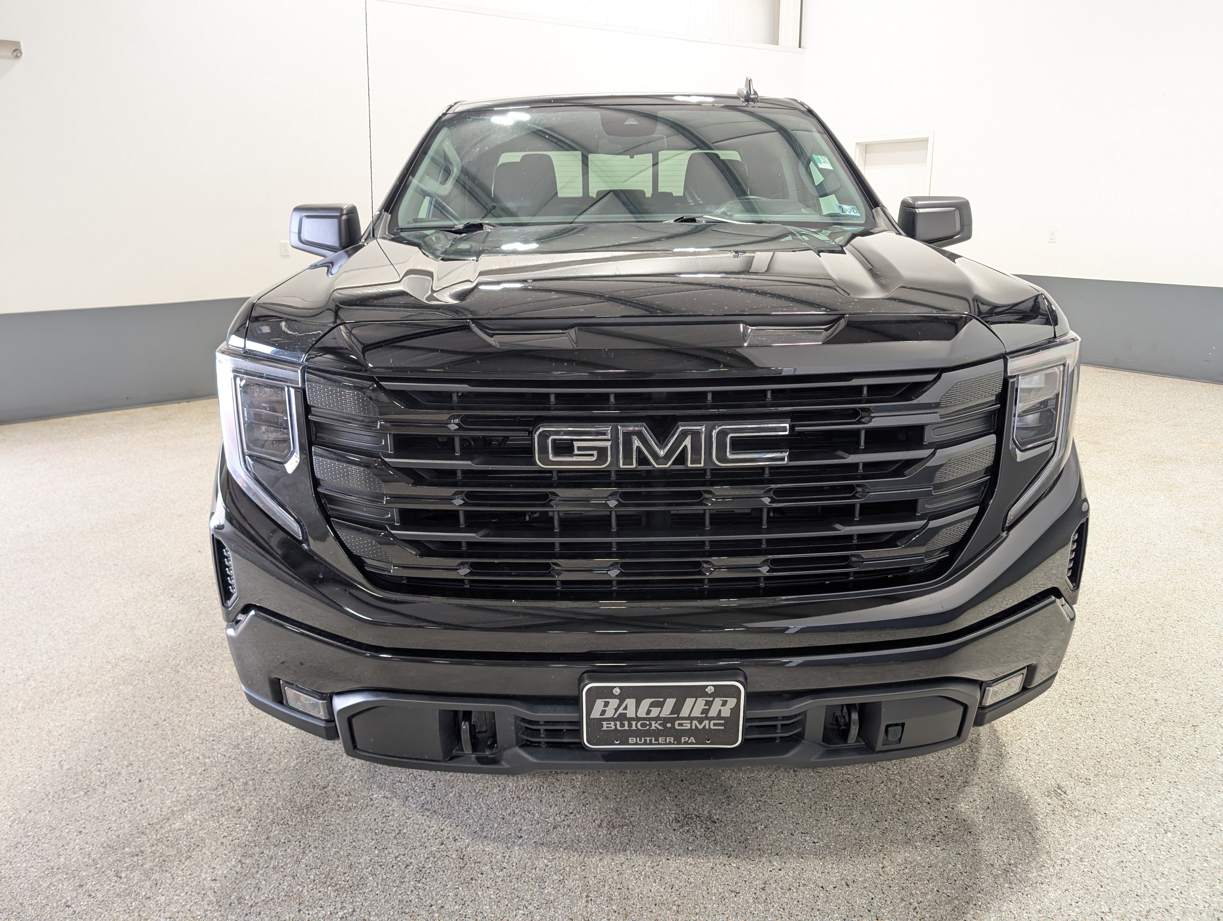 Used 2024 GMC Sierra 1500 Elevation w/ Preferred Package AWD/4WD image 8