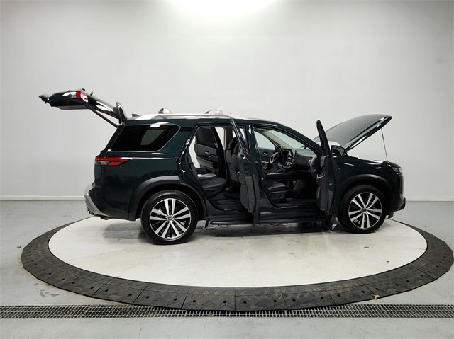 Used 2024 Nissan Pathfinder Platinum w/ Lighting Package (N93) image 16