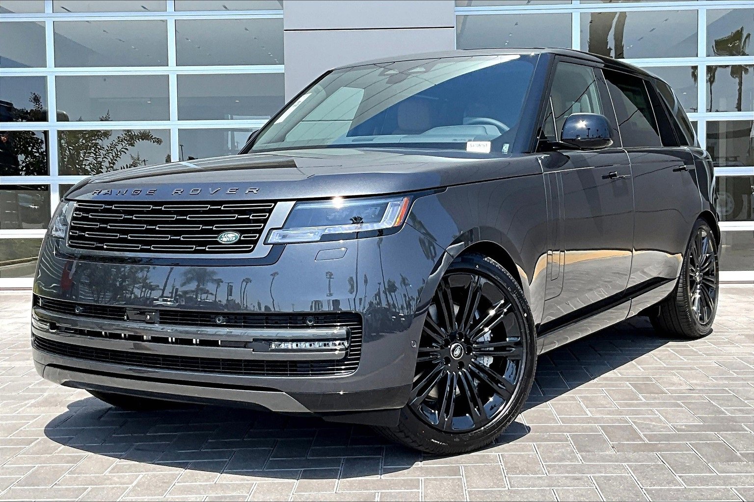 New 2025 Land Rover Range Rover Long Wheelbase SE