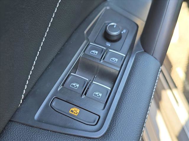 Used 2023 Volkswagen Tiguan SE R-Line FWD image 7