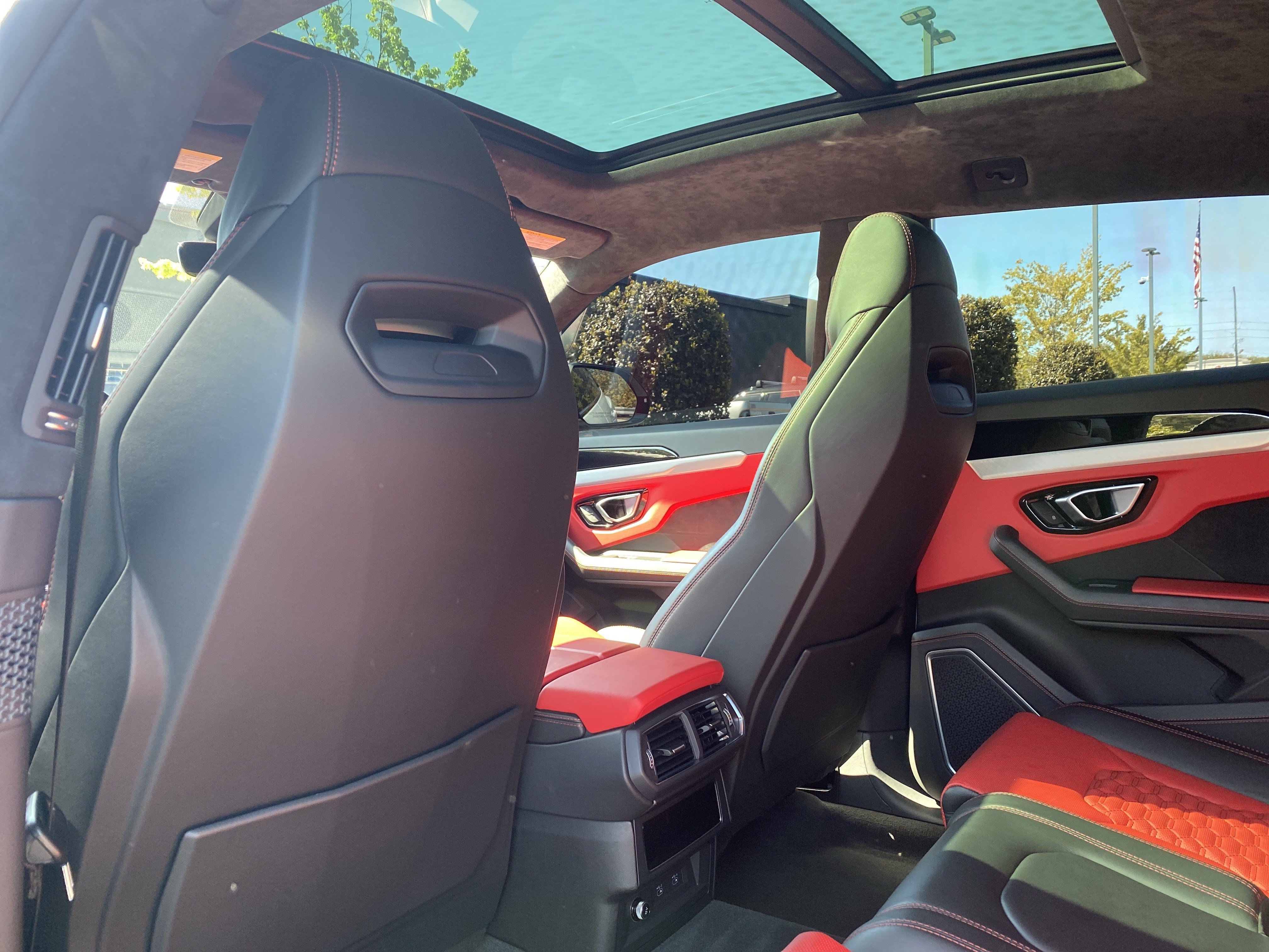 Used 2022 Lamborghini Urus AWD/4WD image 45