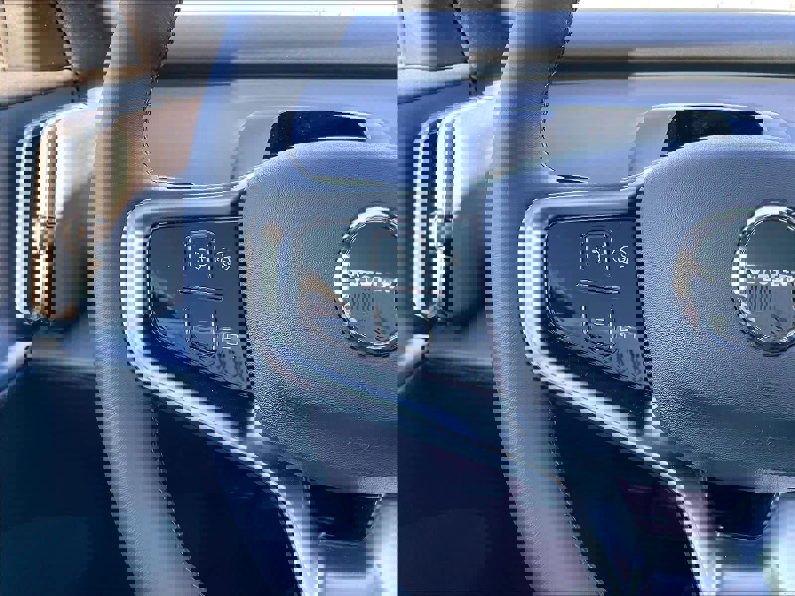 New 2026 Volvo EX30 Cross Country Ultra w/ Protection Package Premier image 17