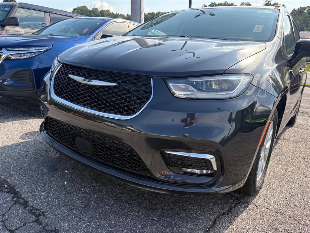 Used 2022 Chrysler Pacifica Touring-L FWD image 12