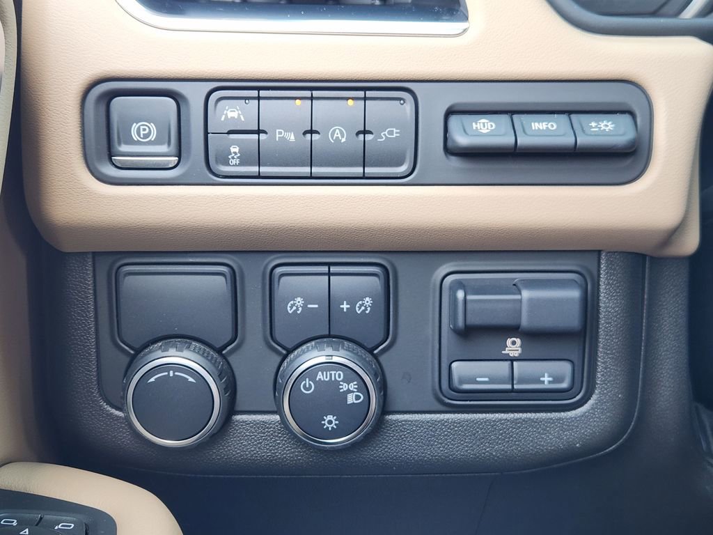 Used 2021 Chevrolet Suburban Premier w/ Premium Package RWD image 22