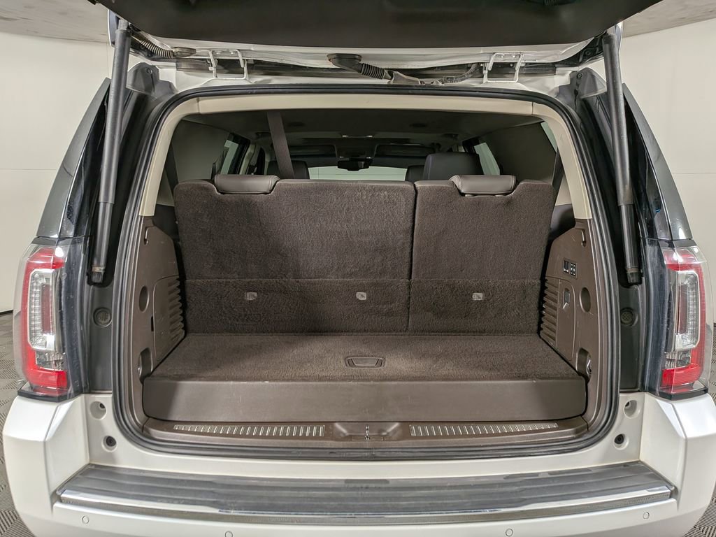 Used 2020 GMC Yukon Denali w/ Denali Premium Package image 10