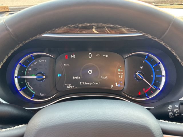 Used 2023 Chrysler Pacifica Limited FWD image 25
