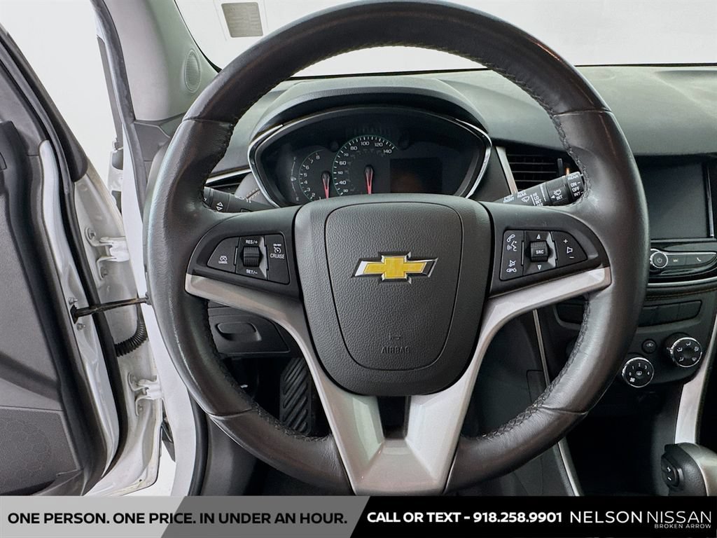 Used 2020 Chevrolet Trax LT w/ LT Convenience Package AWD/4WD image 11