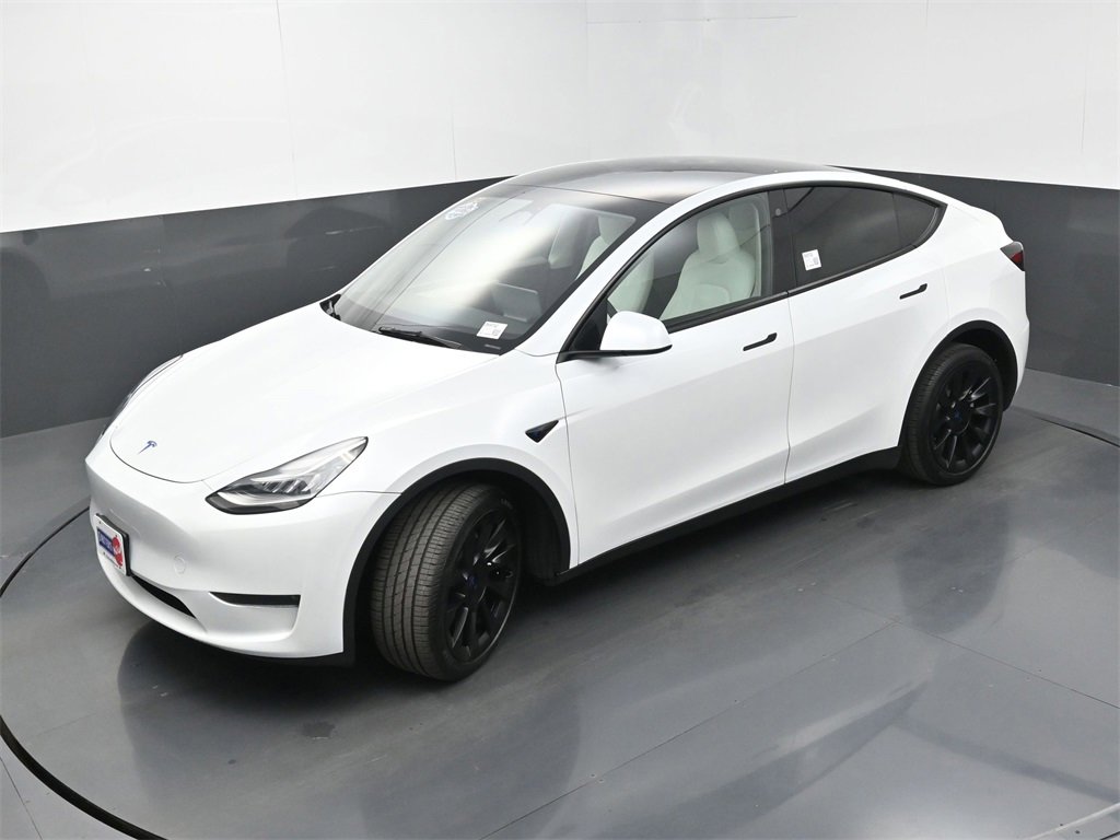 Used 2023 Tesla Model Y Long Range image 30
