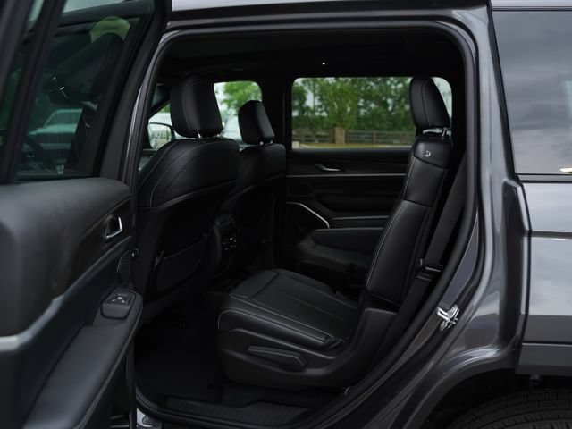 New 2026 Jeep Grand Cherokee L Limited w/ Limited Altitude Package AWD/4WD image 14