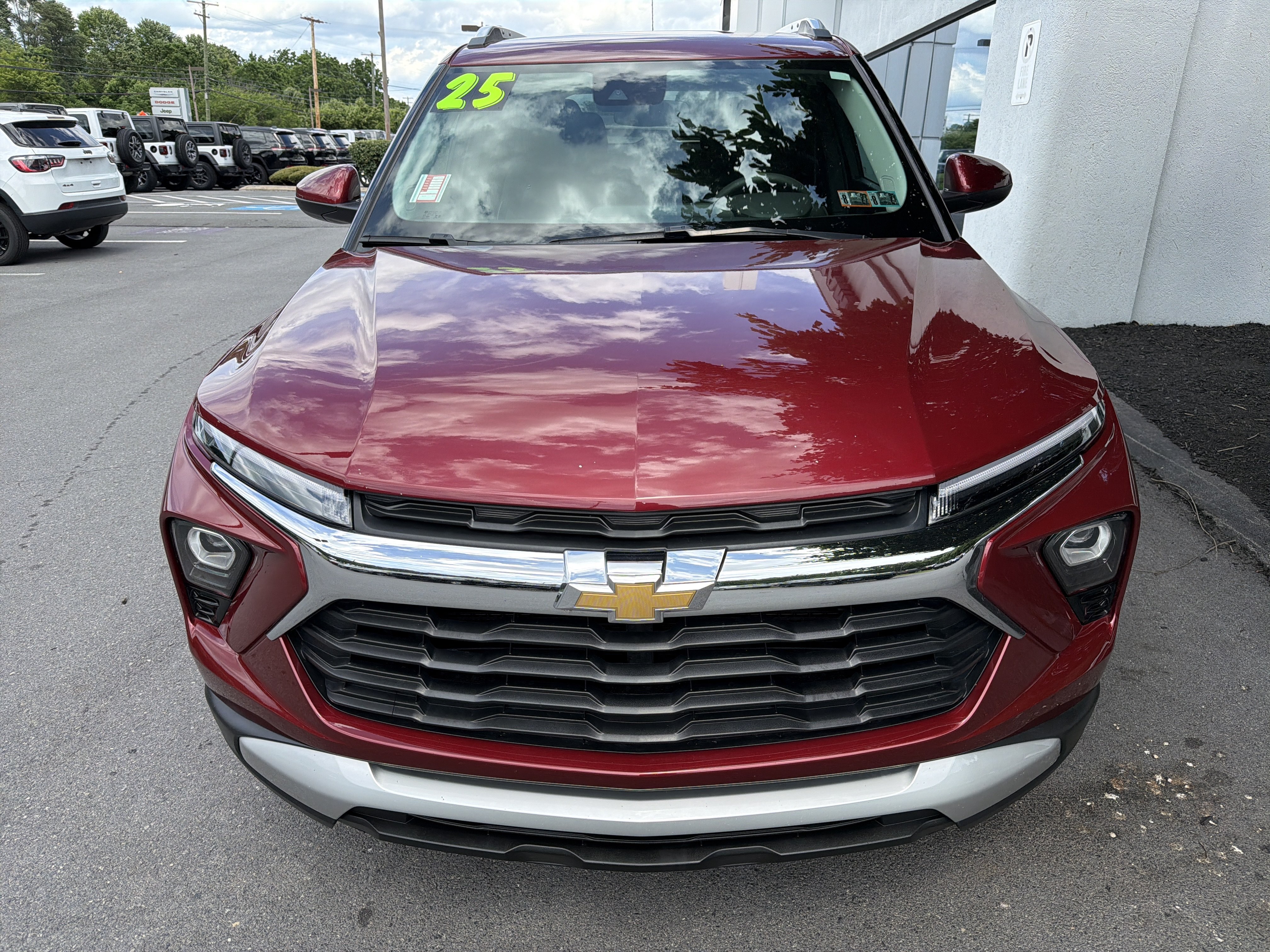 Used 2025 Chevrolet TrailBlazer LT AWD/4WD image 9