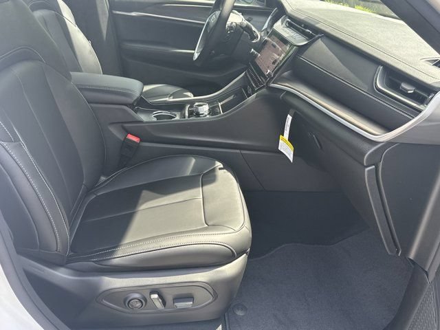 New 2026 Jeep Grand Cherokee Limited RWD image 12