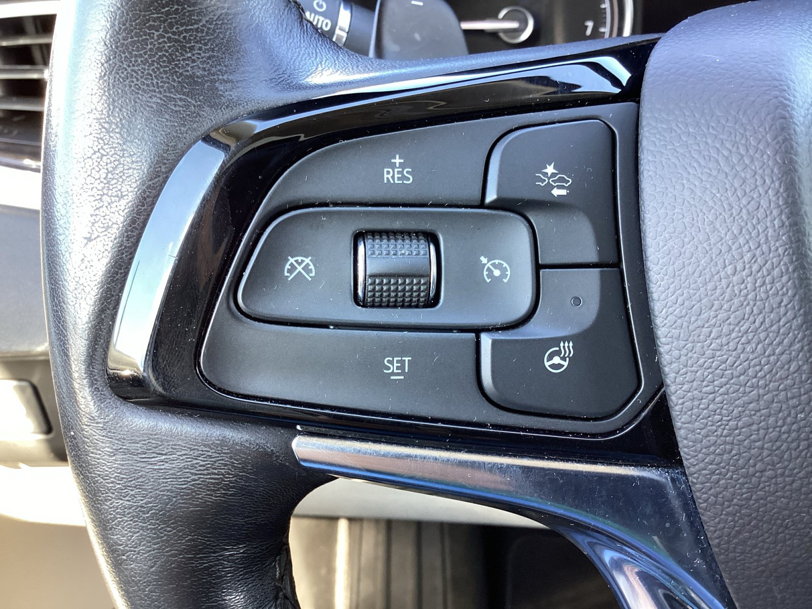 Used 2023 Buick Enclave Essence FWD image 19