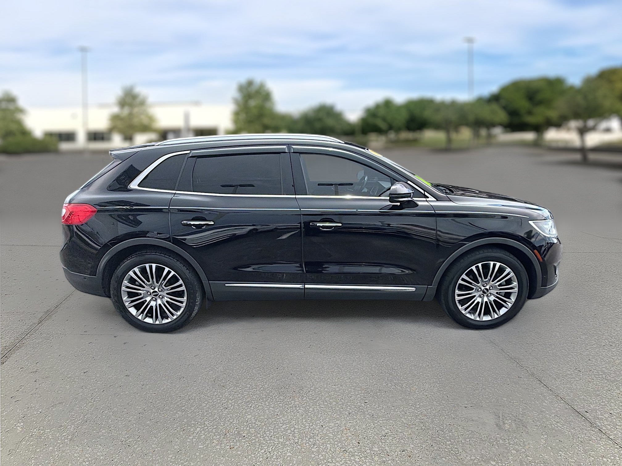Used 2018 Lincoln MKX Reserve w/ Driver Assistance Package FWD image 8