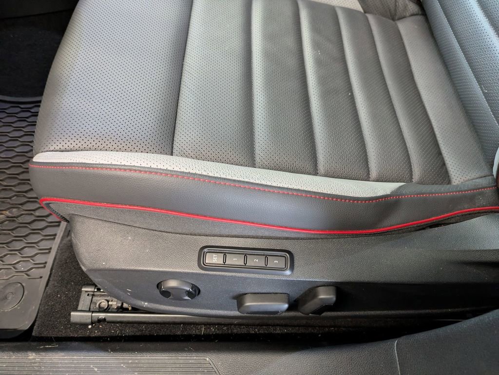 Used 2024 Volkswagen GTI SE image 22